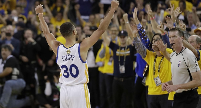 The Warriors will play the Cavaliers in the NBA on Nov 8