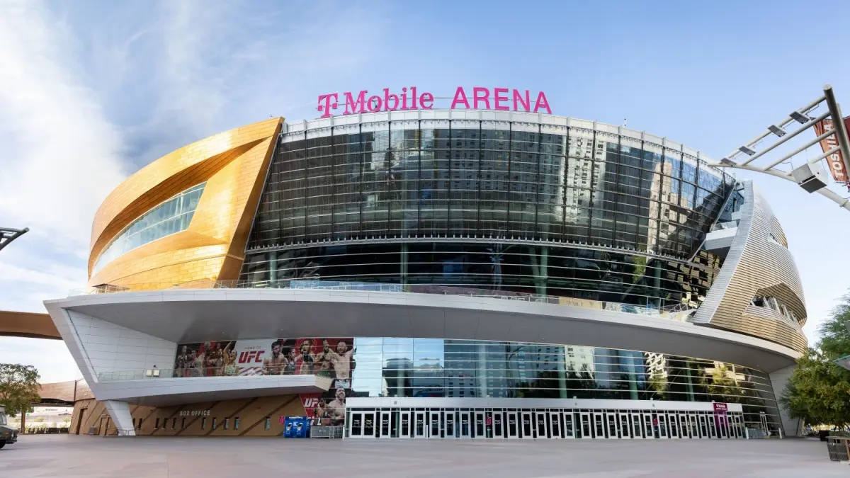 The Las Vegas Aces seek their 14th straight win when they host the Chicago Sky on Sunday.